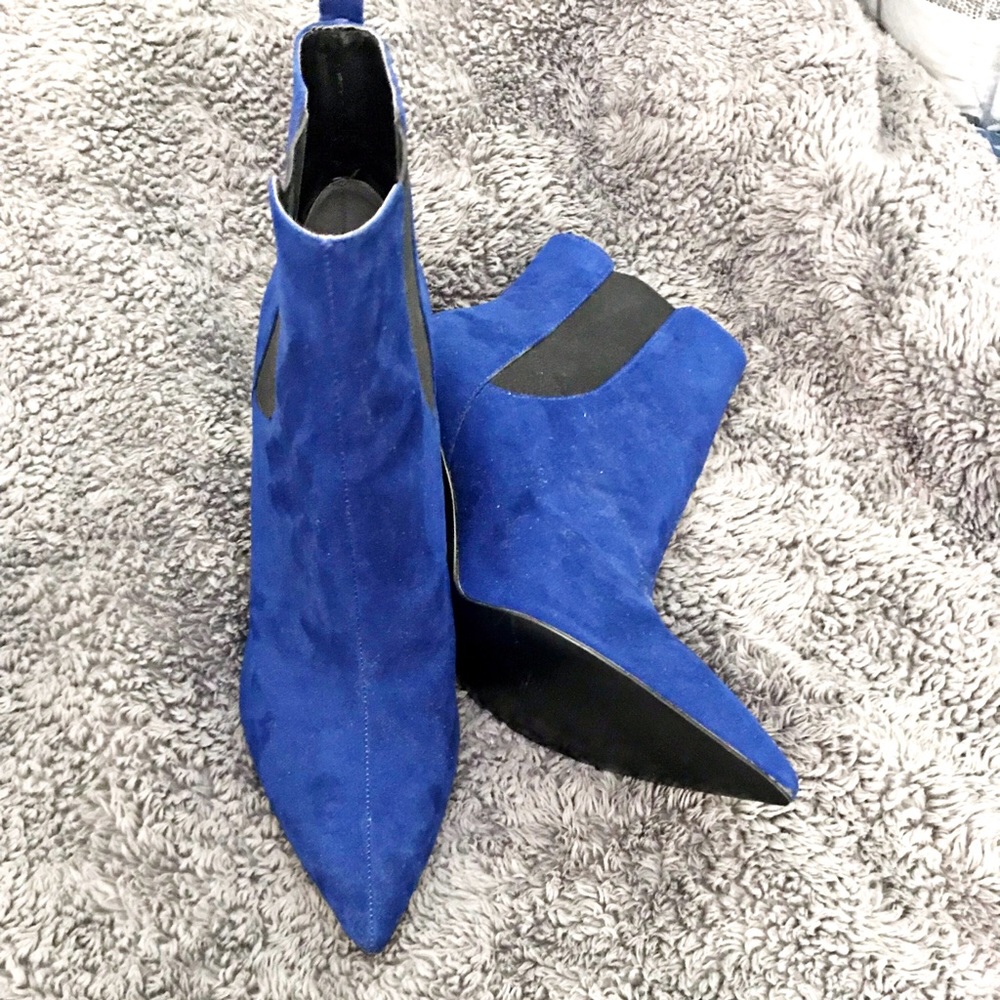 Royal blue suede Guess booties